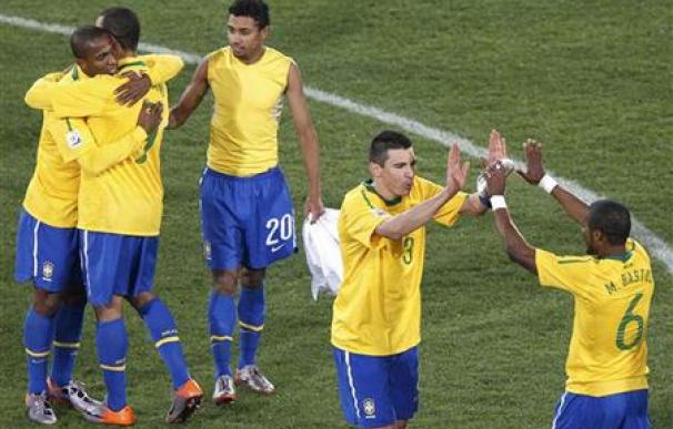 Brasil golea 3-0 Chile para clasificarse a cuartos