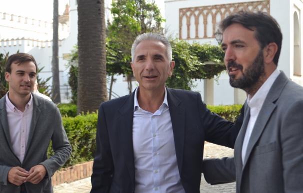 Junta y Ayuntamiento de Tarifa abordan la recuperación del proyecto casa-museo Guillermo Pérez Villalta