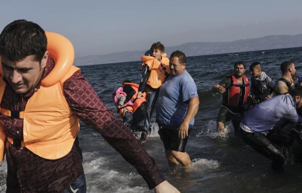 Syrian refugees arrive on the shores of Lesbos isl