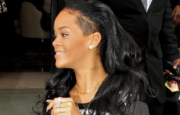 Rihanna sigue enamorada de Chris Brown