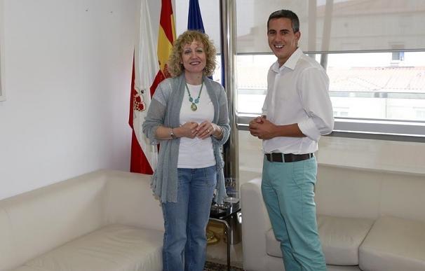 Zuloaga se reúne con Tezanos para ofrecerle la Presidencia del PSOE y cree que tiene que seguir como vicepresidenta