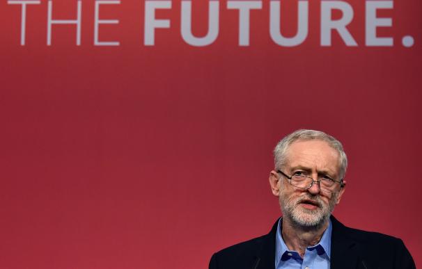 Corbyn, este sábado, tras ser elegido para liderar el laborismo.