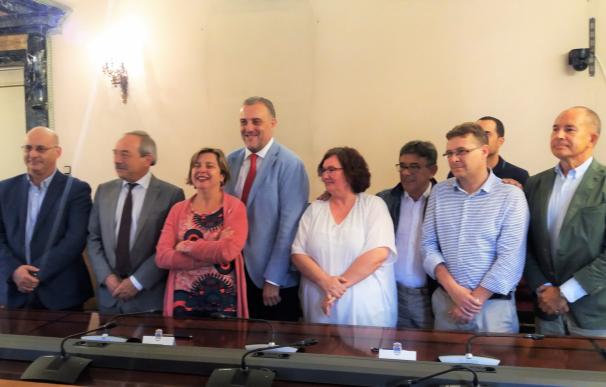 Ayuntamiento y APIA firman un convenio para mejorar las actividades de los polígonos industriales
