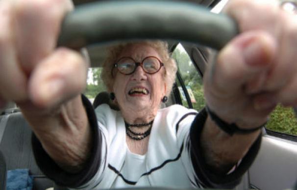 Los mayores tienen más accidentes al volante