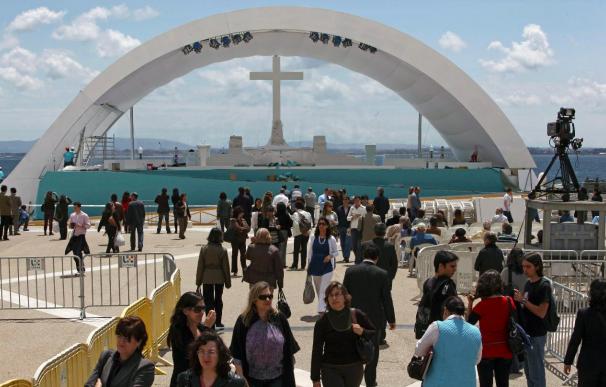 Benedicto XVI llega a Lisboa para iniciar su primera visita a Portugal