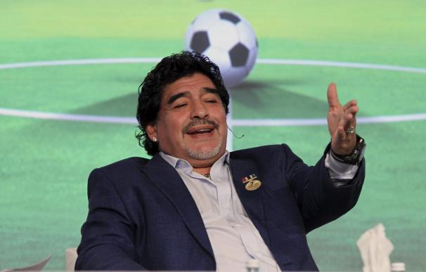Maradona asiste al concierto de Silvio Rodríguez en La Habana