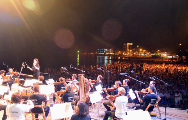 Unas 6.000 personas disfrutan de la OSRM al Mar Menor con el concierto organizado por Cultura