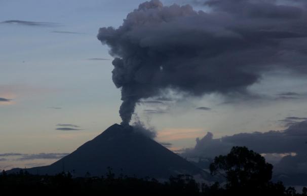 Erupción del volcán Tungurahua afecta a 25.000 ecuatorianos, según Gobierno