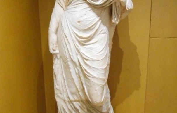 El Museo Arqueológico trata este domingo la 'Escultura femenina romana. La vida de una domina'