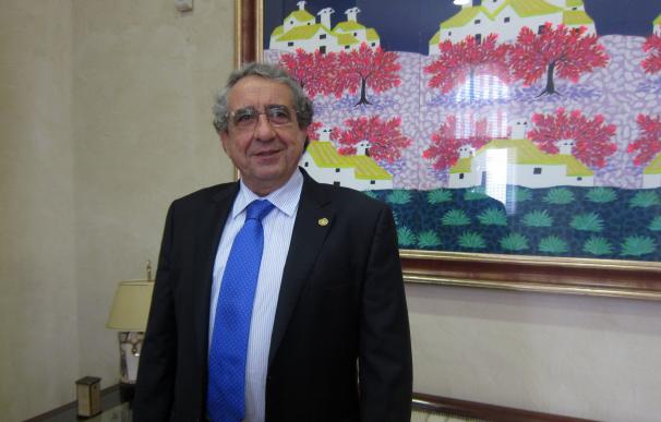 Narváez confía en "una ligera subida" del presupuesto de la UMA para 2016 y asegura que no será continuista