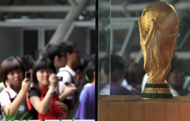 La Copa del Mundo sorprende a los visitantes chinos en el Día de España en la Expo 2010