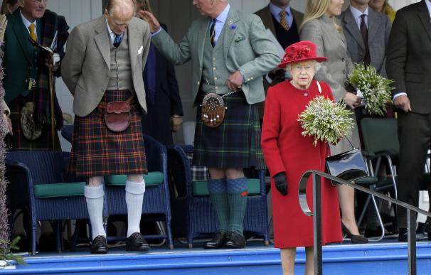 Britain's Queen Elizabeth II (centre right), Brita
