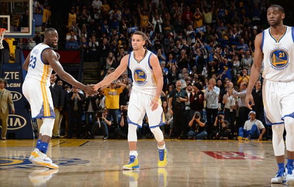 Los Warriors de Curry firman otro récord en una temporada para la historia