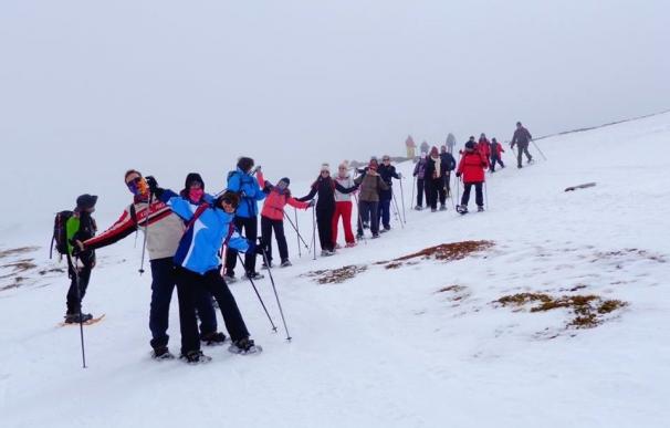 La Diputación organiza una jornada de raquetas de nieve en Sierra Nevada