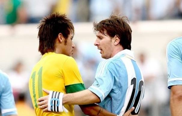 Messi y Neymar durante un Argentina - Brasil