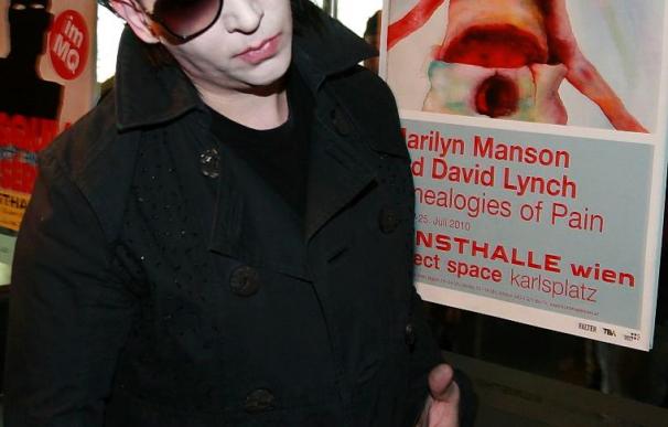 Marilyn Manson traslada al lienzo los seres deformes y grotescos de su música