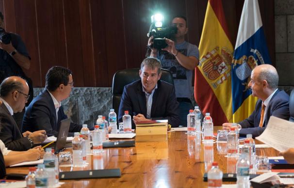 Clavijo dice que CC mantendrá "gobernabilidad" y "sentido común" en el país "pase lo que pase" con el PP en Canarias