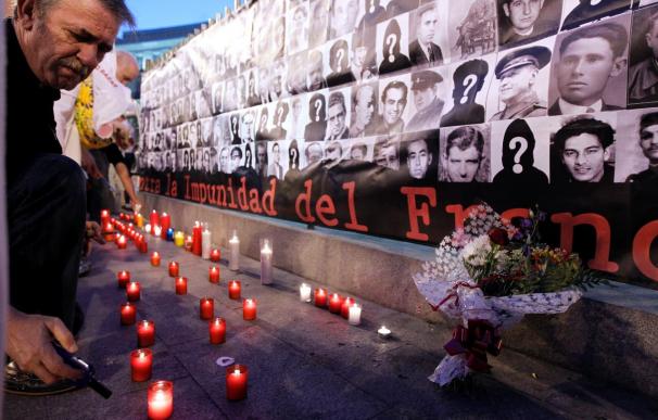 Homenaje a 113.000 desaparecidos en un acto contra la impunidad del franquismo