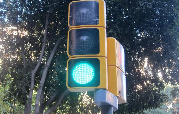La Mesa de Movilidad de la Bahía denuncia que los semáforos de Santander perjudican a los peatones