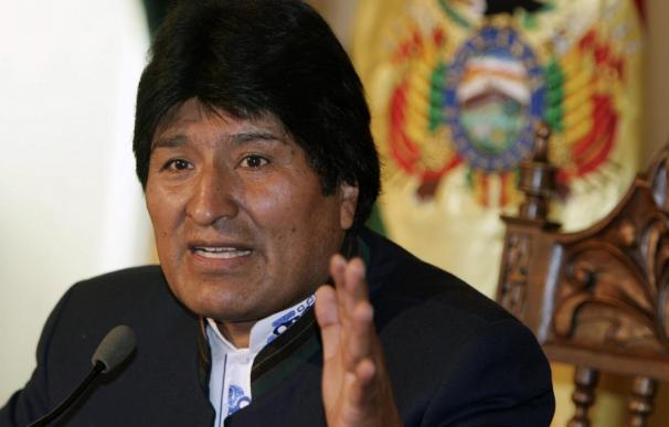 Morales felicita a España y bromea con que Paul es mejor que los brujos indígenas