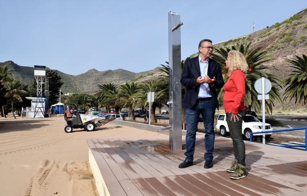 El Ayuntamiento de Santa Cruz de Tenerife acondiciona la playa de Las Teresitas