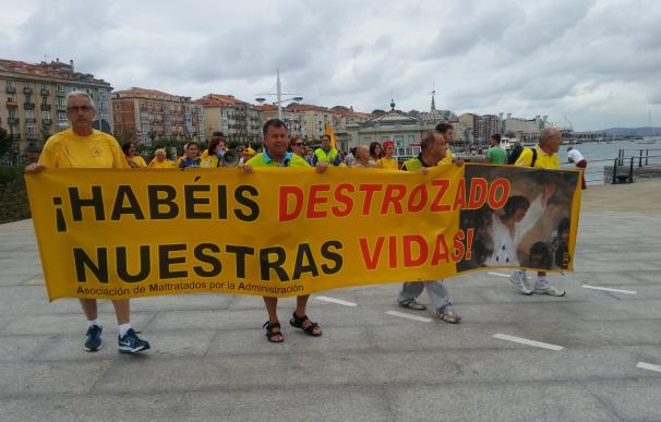 Afectados por derribos recorren Cantabria "decepcionados" con Revilla y avisan de que "sin dinero, no hay solución"