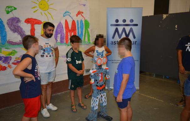La Fundación Trinitario Casanova imparte talleres de robótica a niños con autismo para mejorar sus habilidades sociales
