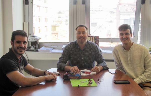 Dos ingenieros electrónicos ganan el Yuzz Cantabria gracias a una startup educativa de robótica para niños