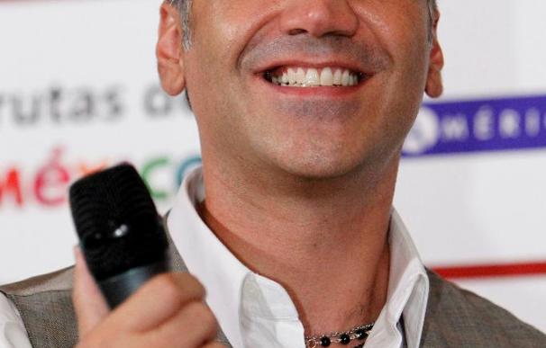 Alejandro Fernández inicia su gira "con ganas de seducir a todas las españolas"