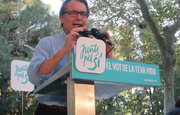 Cacerolada en Barcelona contra la imputación de Mas, Ortega y Rigau por el 9N