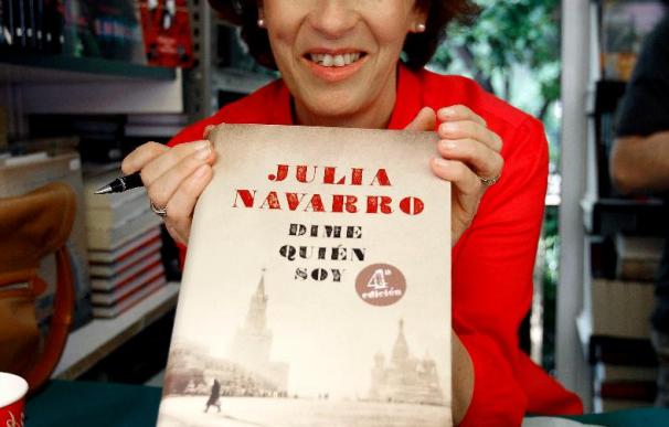 Julia Navarro dice que el lenguaje directo del periodismo me ha ayudado a escribir