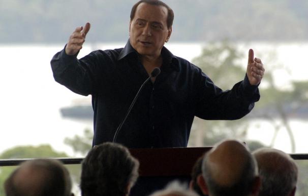 Dimite un colaborador de Berlusconi investigado por influir en la Justicia
