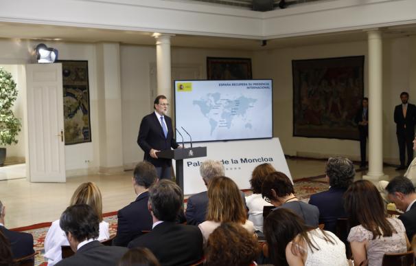 Rajoy dice que actúa para proteger a los catalanes de un proyecto "divisivo que se intenta imponer a las bravas"