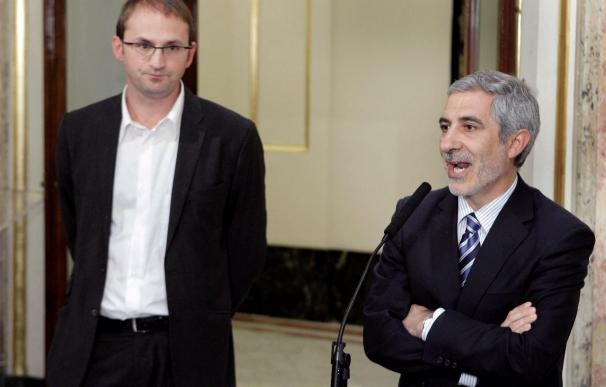 Llamazares acusa a Zapatero de haber asumido el programa de la derecha