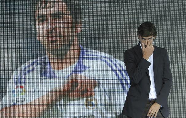 Raúl se despide del Real Madrid en un emotico acto en el Bernabeu