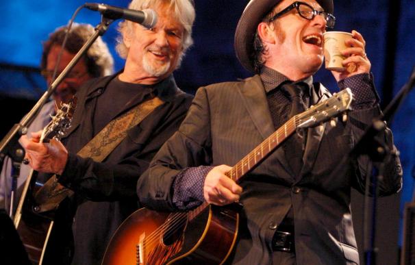 Elvis Costello y Kris Kristofferson forman grupo en La Trinidad