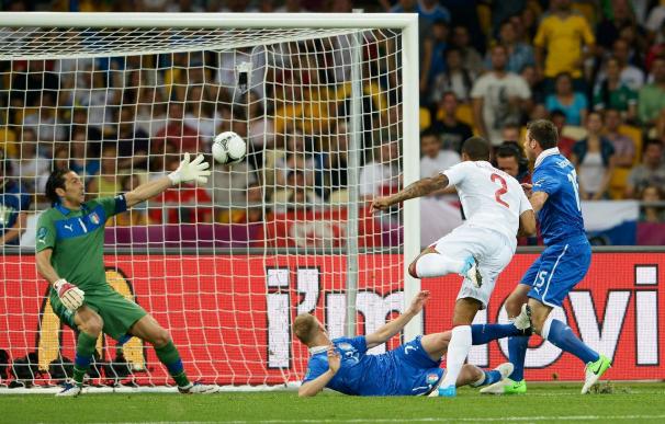 Buffon hizo un paradón nada más comenzar el Inglaterra-Italia