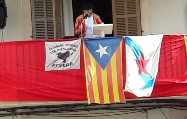 El PP condena la exhibición de una bandera de apoyo a los presos de ETA durante la fiesta de San Fermín en Llubí