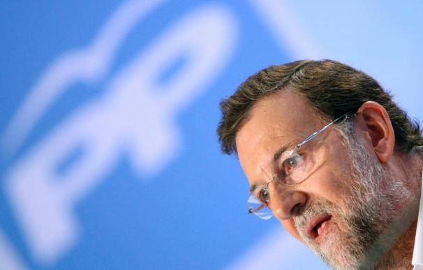 Rajoy promete defender la Constitución y el sentimiento nacional de España