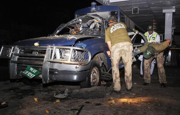 Ocho muertos en un ataque suicida ante la casa de un ministro regional en Pakistán