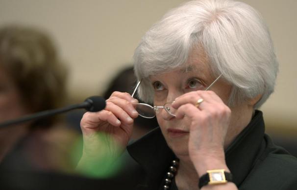 Yellen defiende la independencia de la Fed y la persistencia del estímulo monetario