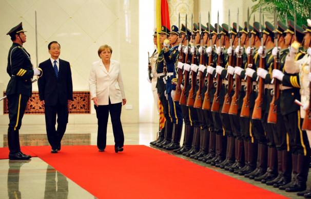 Merkel firma 10 acuerdos con China valorados en miles de millones de euros