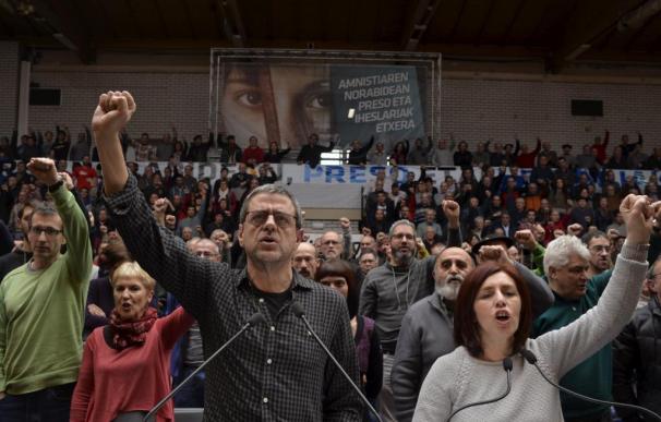 La izquierda abertzale pide a los presos que renuncien a ETA y pidan perdón// REUTERS