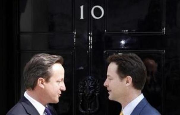 Cameron liderará Reino Unido en una era de coalición
