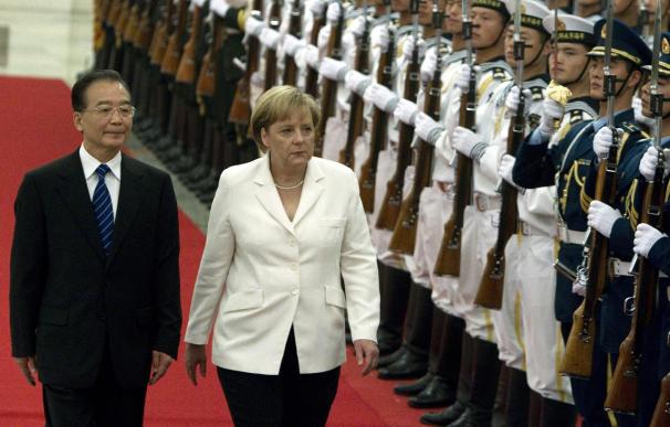 Merkel inicia su gira por China con reunión con primer ministro Wen Jiabao