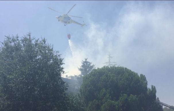 Los Bomberos extinguen el incendio de Las Rozas, que se salda con 6 viviendas afectadas y 6 hectáreas quemadas