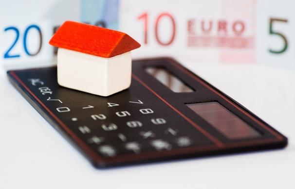 El Euríbor cierra julio en un nuevo mínimo del -0,154% y rebajará las hipotecas en 63 euros anuales