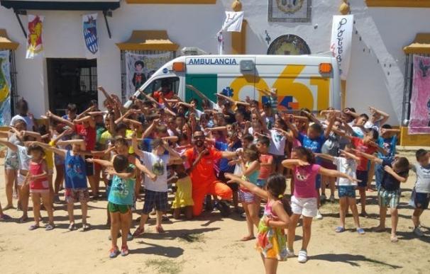 El 061 imparte talleres de primeros auxilios a más de un centenar de niños en la aldea de El Rocío