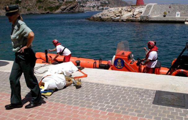 Cruz Roja rescata cadáver de un hombre ahogado en una playa de Almuñécar