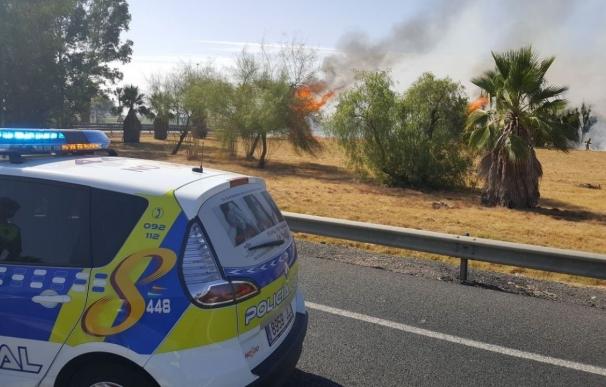 Un incendio de pastos mantiene cortado durante varias horas el acceso al aeropuerto desde Córdoba